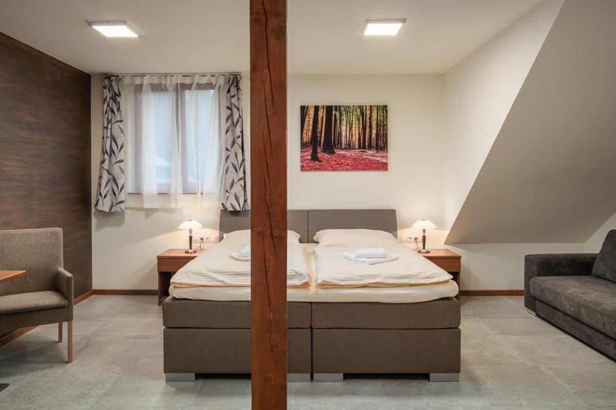 Wellness Hotel Ondrasuv Dvur Bila  Ngoại thất bức ảnh